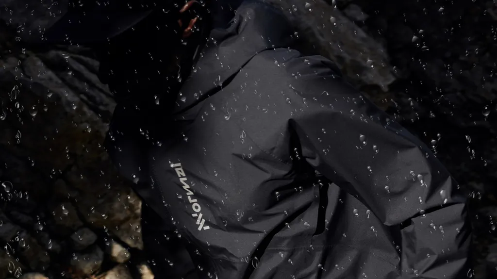 NNormal Trail rain jacket black N2CMRJ1-001 _typlgy_jacket Men